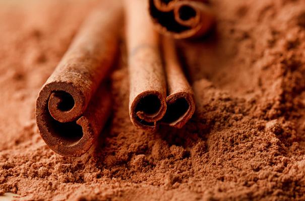 Cinnamon bark and powder